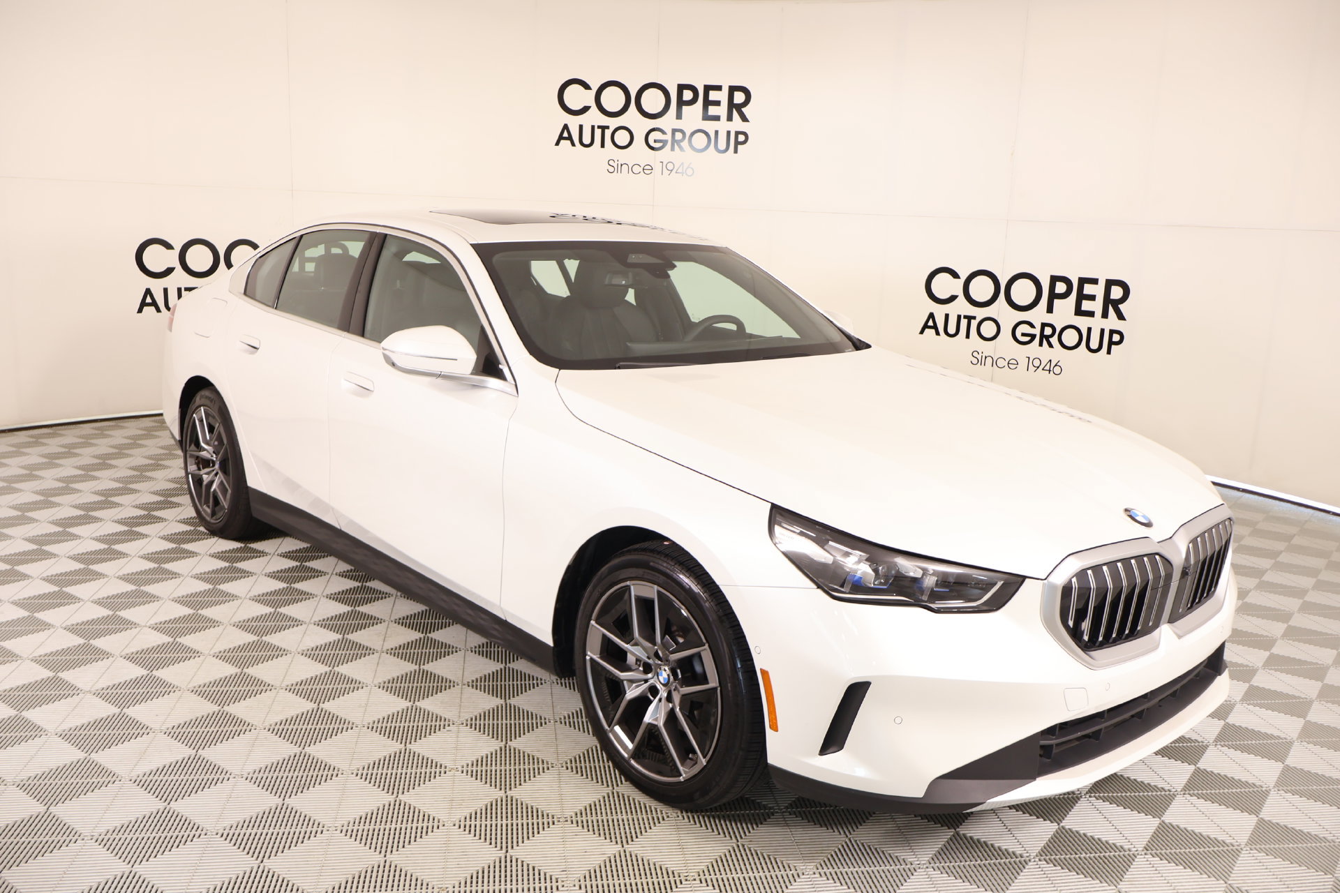 Used 2026 BMW 530i RWD image 1