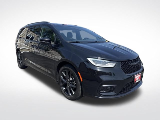 Used 2021 Chrysler Pacifica Touring w/ S Appearance Package FWD image 1