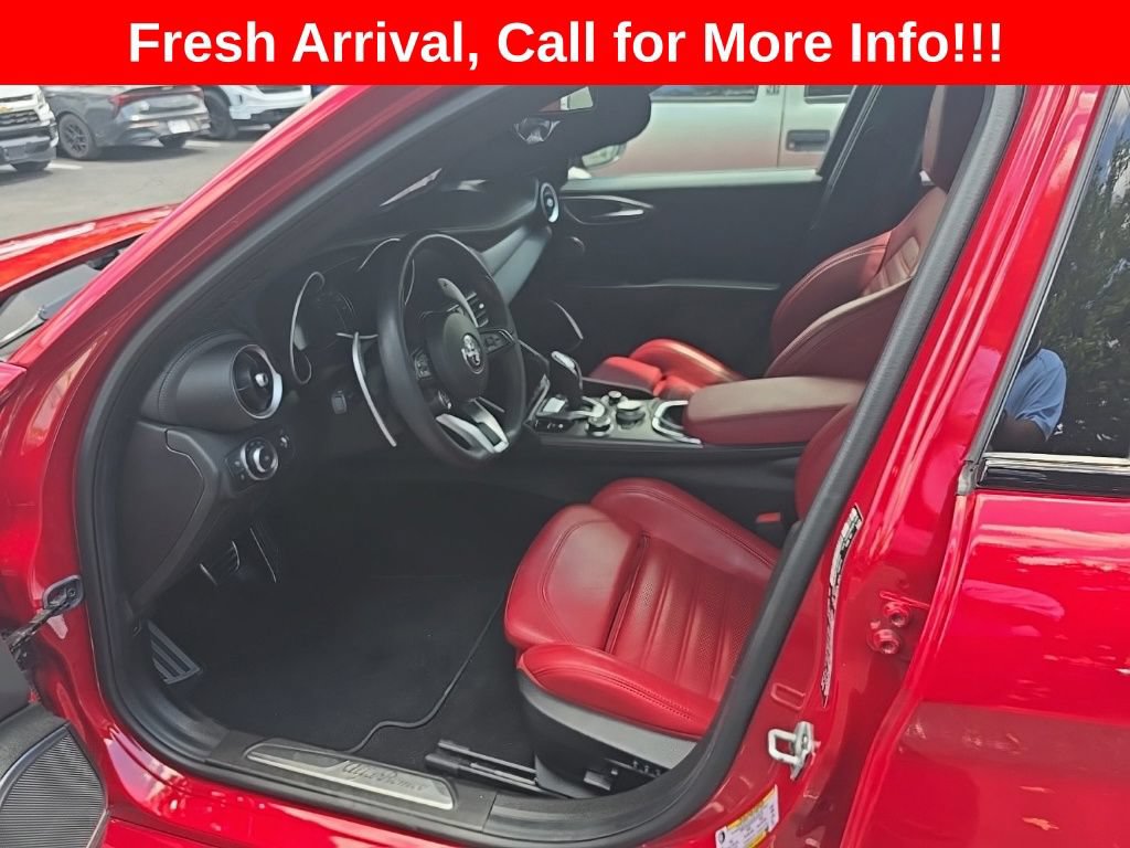 Used 2022 Alfa Romeo Giulia Veloce AWD/4WD image 10