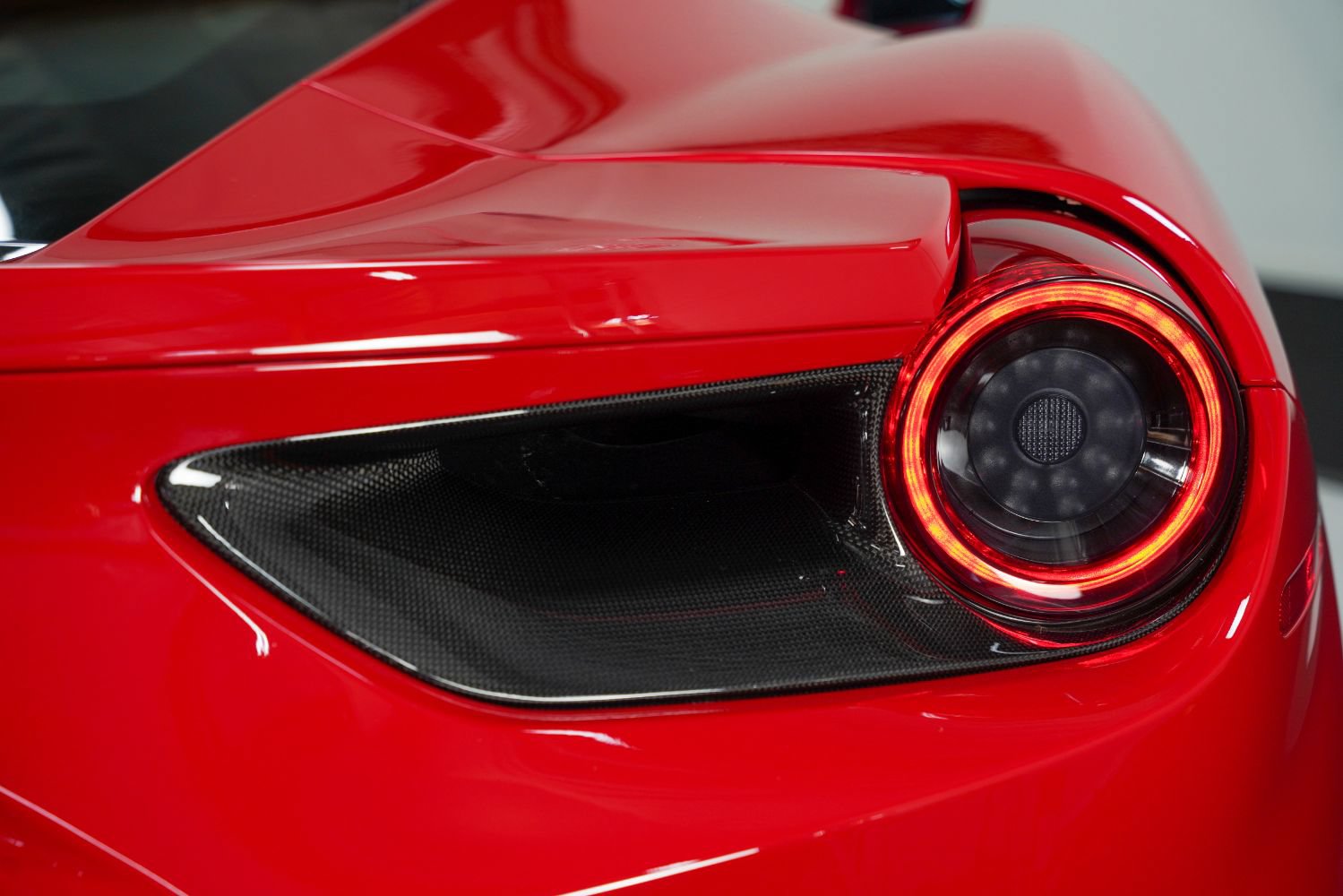 Used 2017 Ferrari 488 GTB RWD image 23