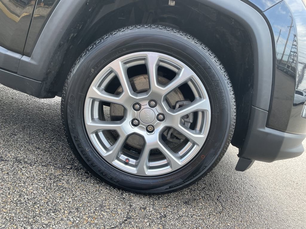 Used 2023 Jeep Compass Latitude image 11