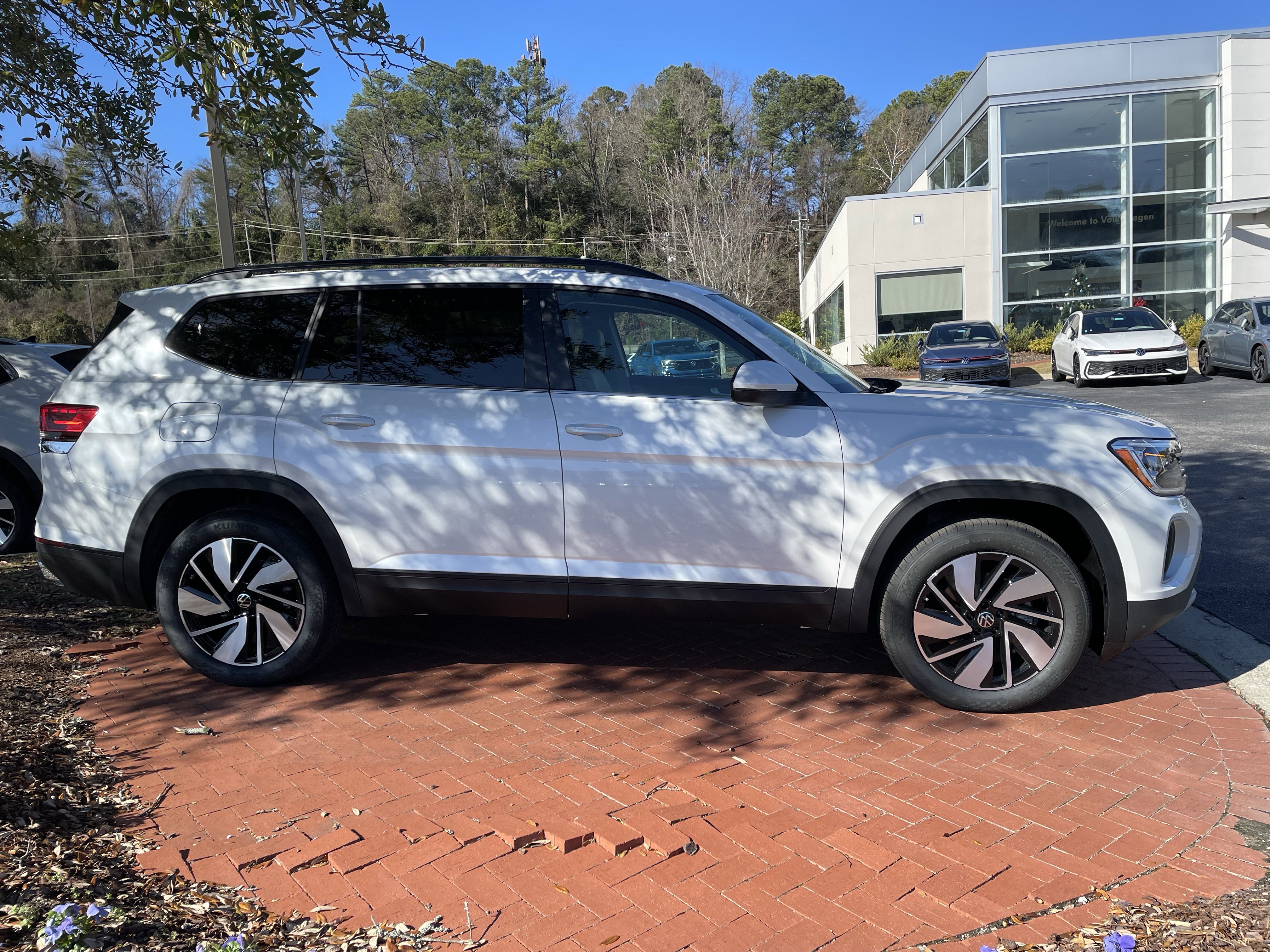 New 2026 Volkswagen Atlas SE image 4