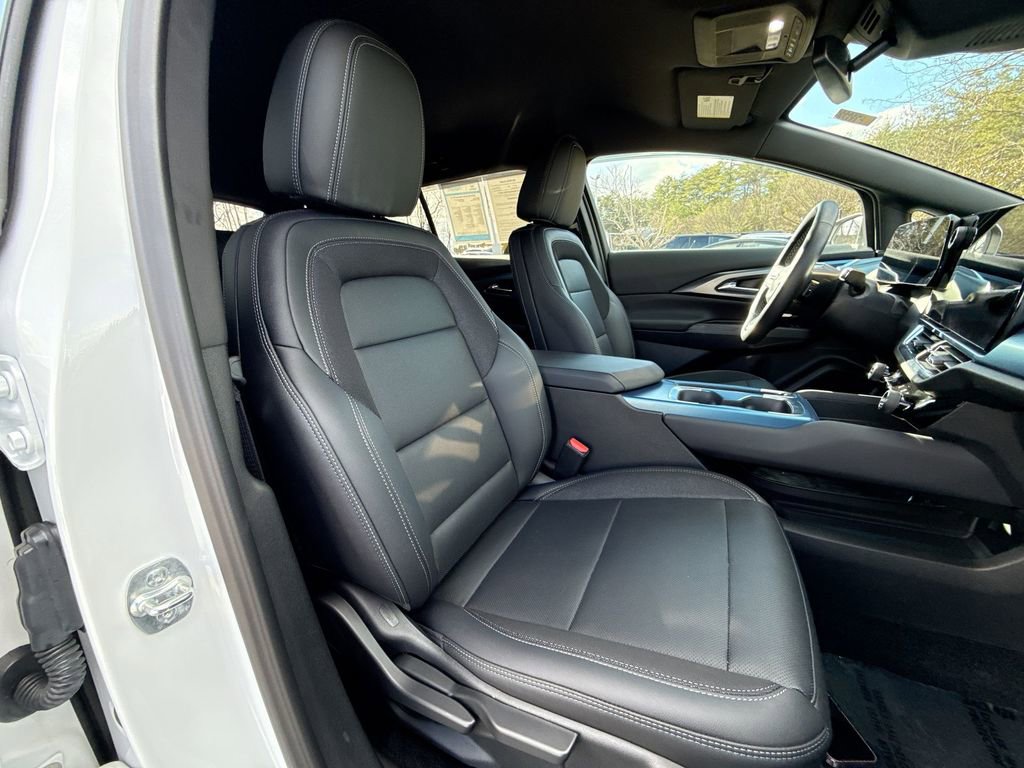 Used 2025 Chevrolet Equinox EV LT image 24