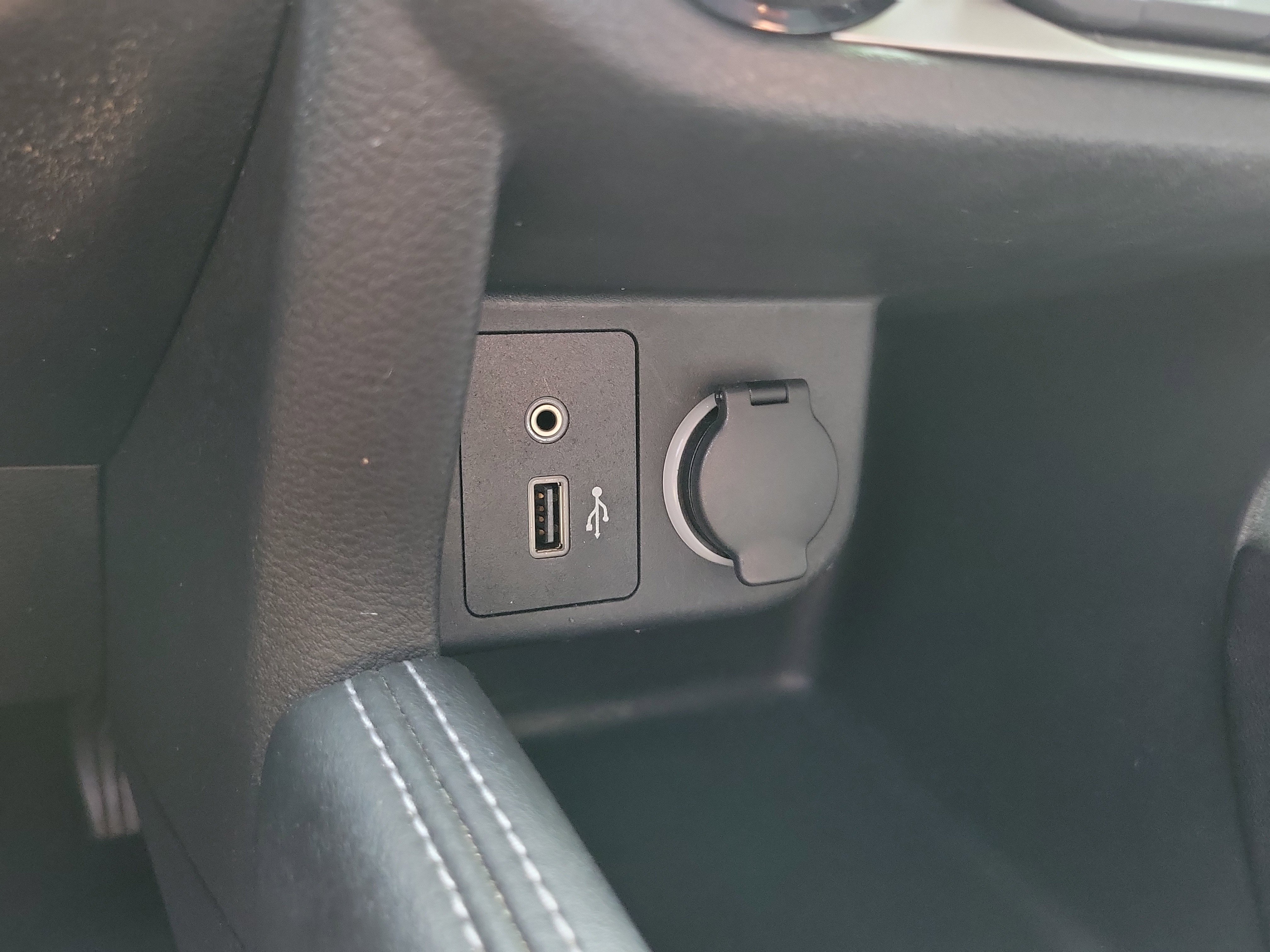Used 2020 Nissan Kicks SR w/ SR Premium Package FWD image 28