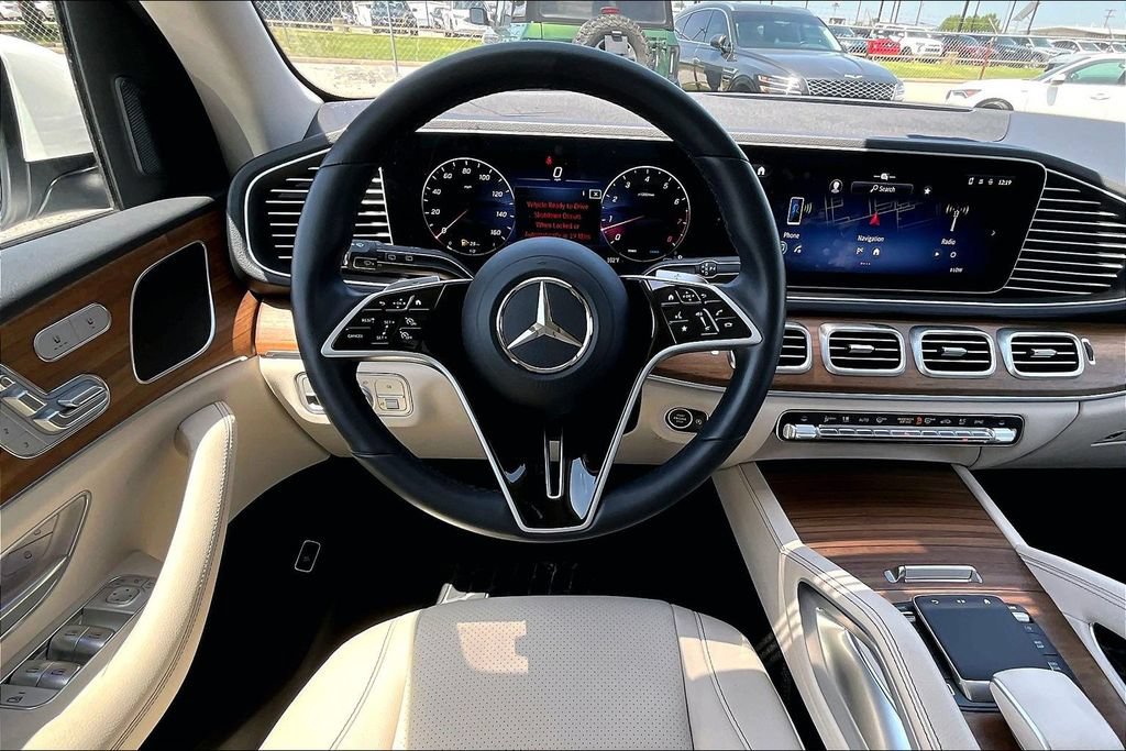 Used 2025 Mercedes-Benz GLE 350 4MATIC image 7