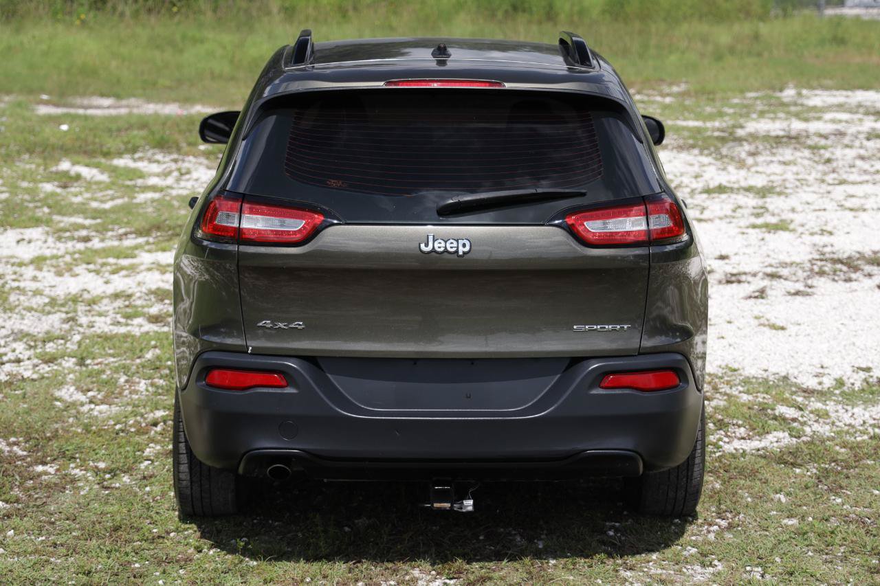 Used 2015 Jeep Cherokee Sport w/ Sport Appearance Group AWD/4WD image 9