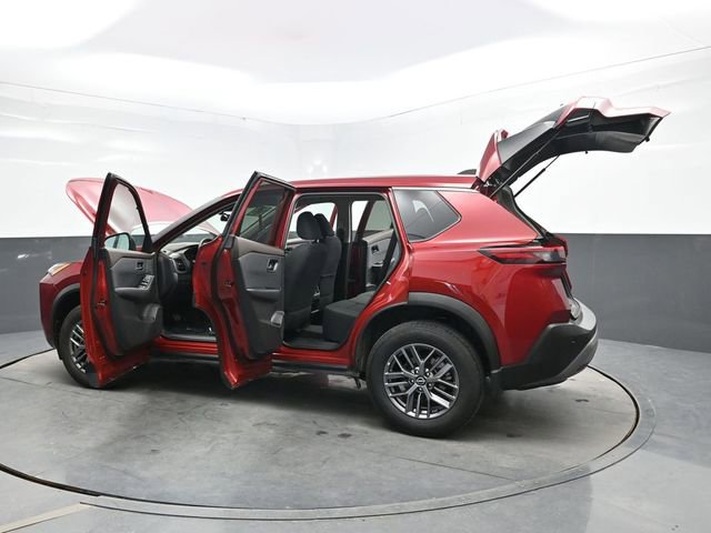 Used 2023 Nissan Rogue S AWD/4WD image 40