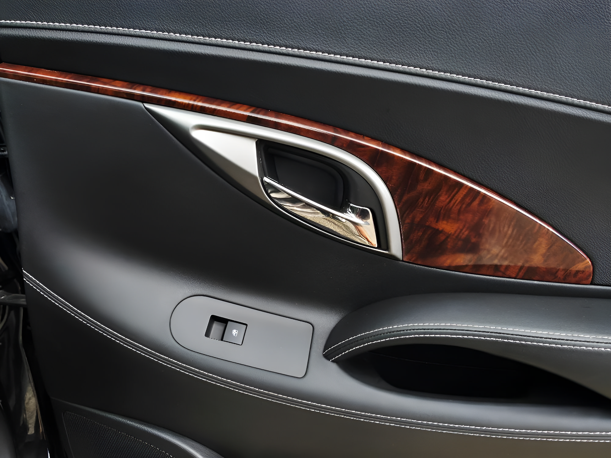 Used 2013 Buick LaCrosse Touring FWD image 16