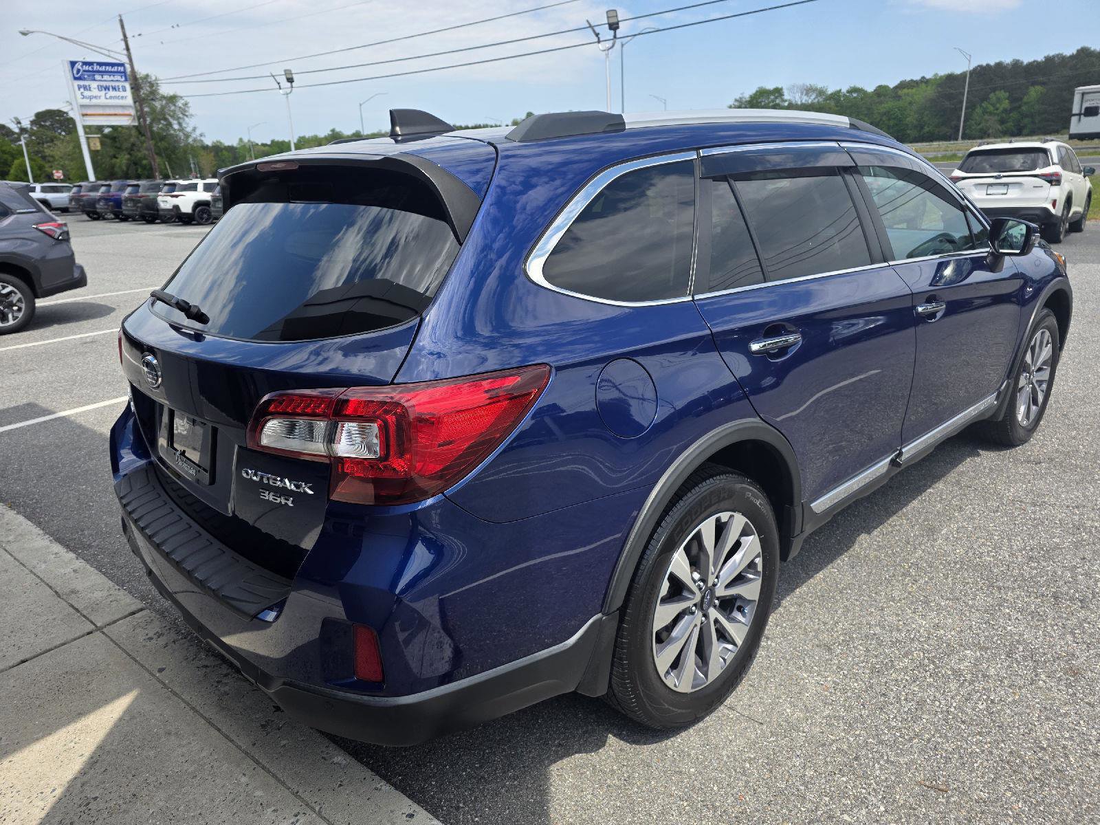 Used 2017 Subaru Outback 3.6R Touring AWD/4WD image 5