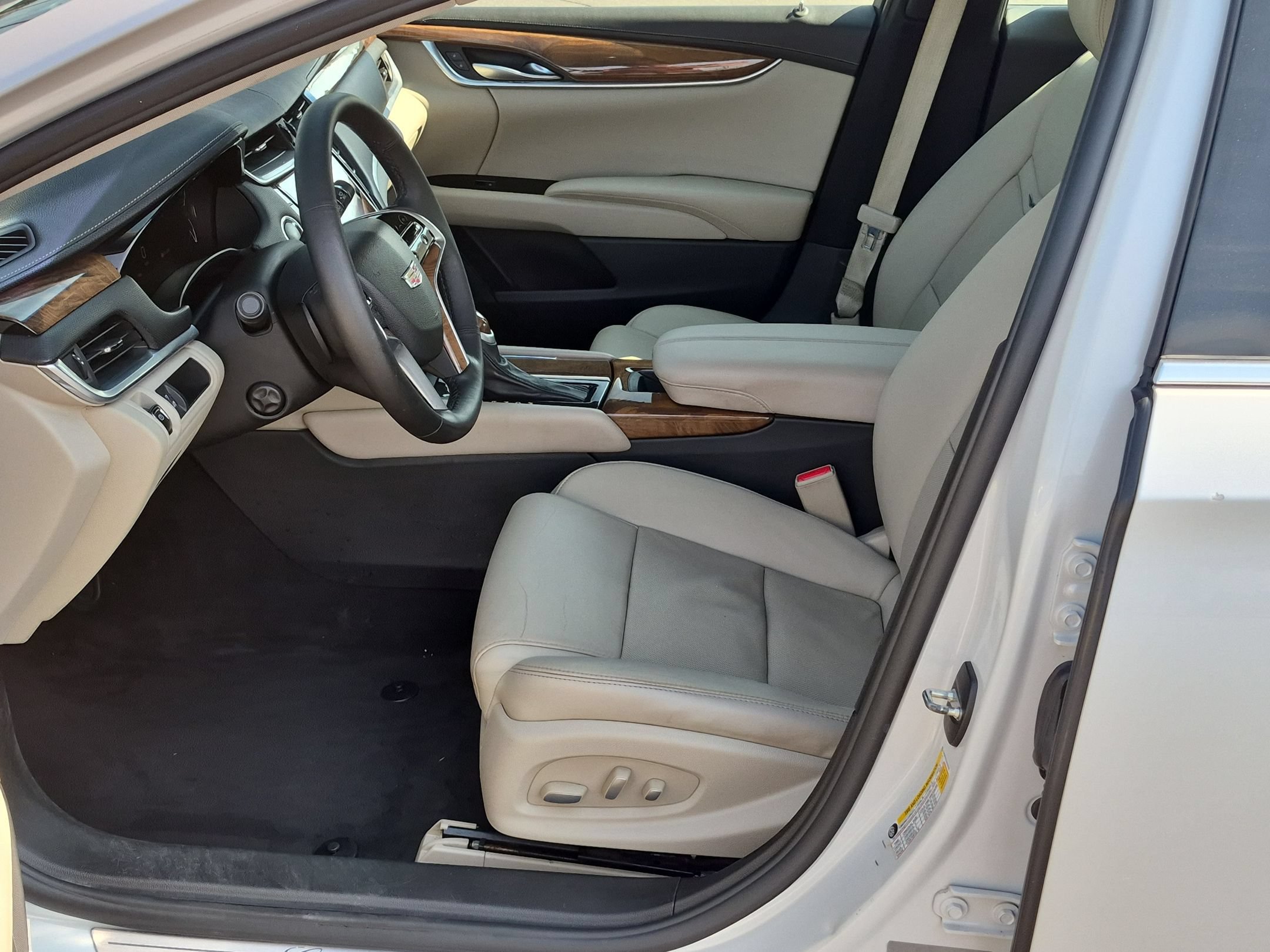 Certified 2018 Cadillac XTS Luxury FWD image 17
