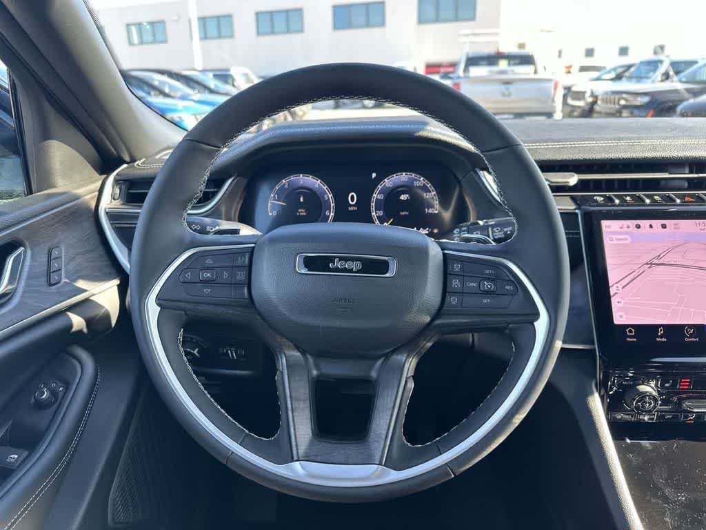 Used 2025 Jeep Grand Cherokee L Limited w/ Trailer Tow Package AWD/4WD image 21