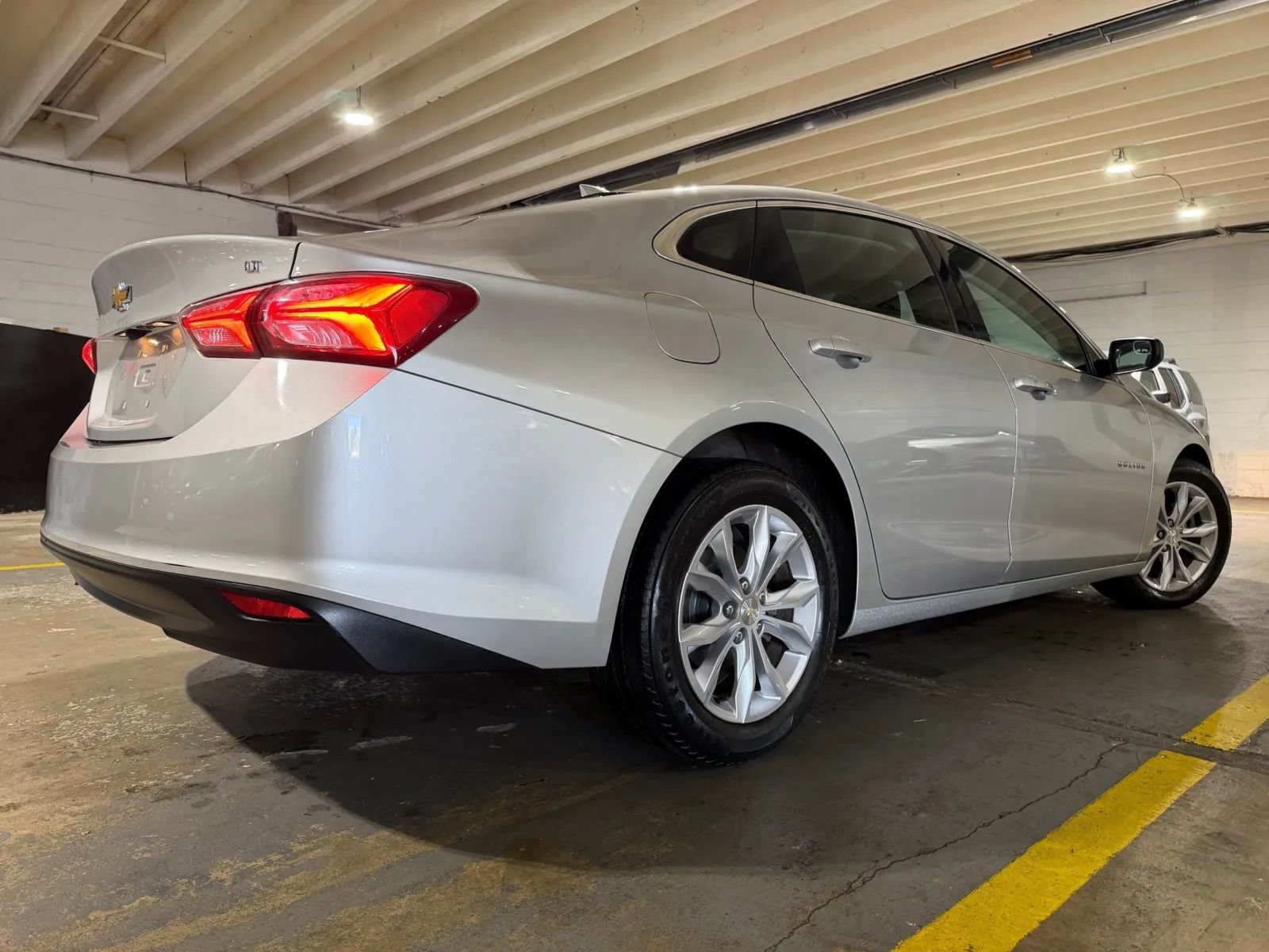 Used 2019 Chevrolet Malibu LT FWD image 4