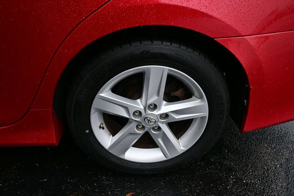 Used 2013 Toyota Camry SE FWD image 17