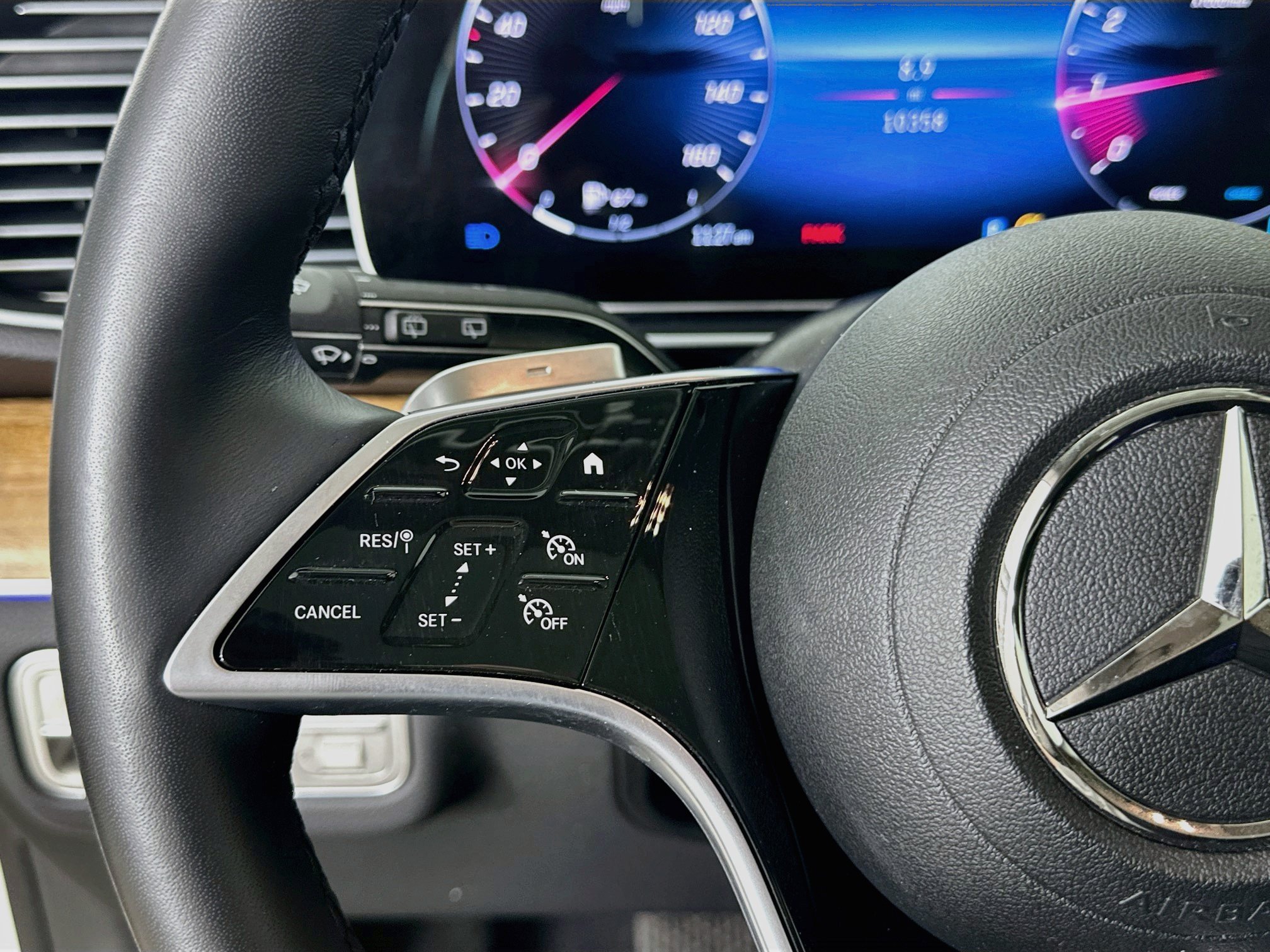 Certified 2025 Mercedes-Benz GLE 350 4MATIC w/ Winter Package image 12