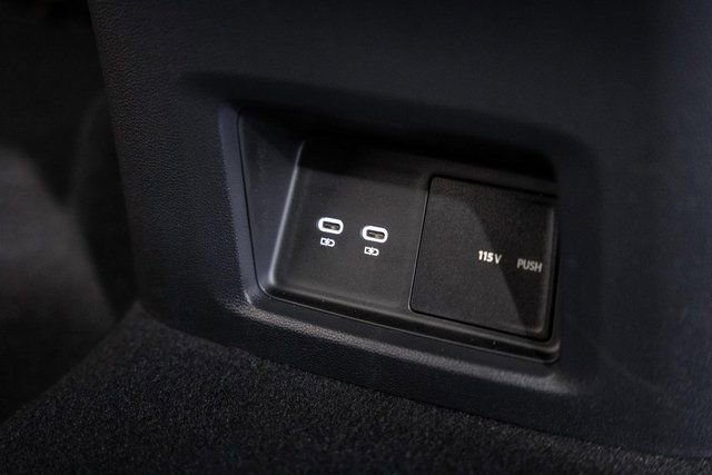 Used 2025 Volkswagen Atlas Peak Edition SE image 35