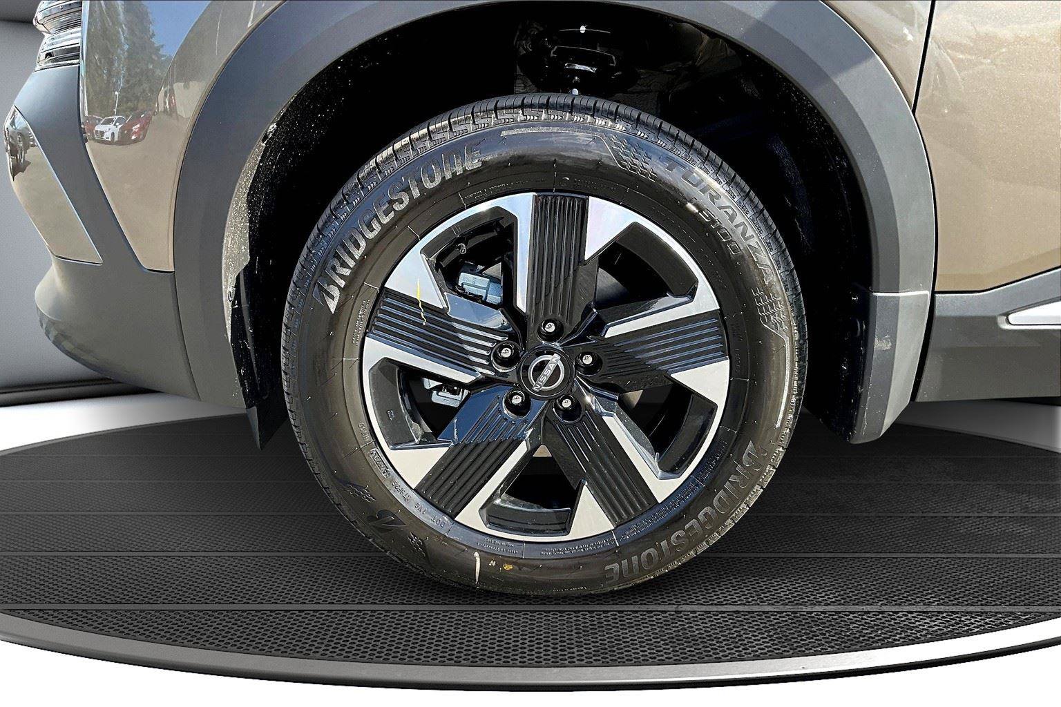 New 2026 Nissan Kicks SV w/ SV Premium Package AWD/4WD image 14