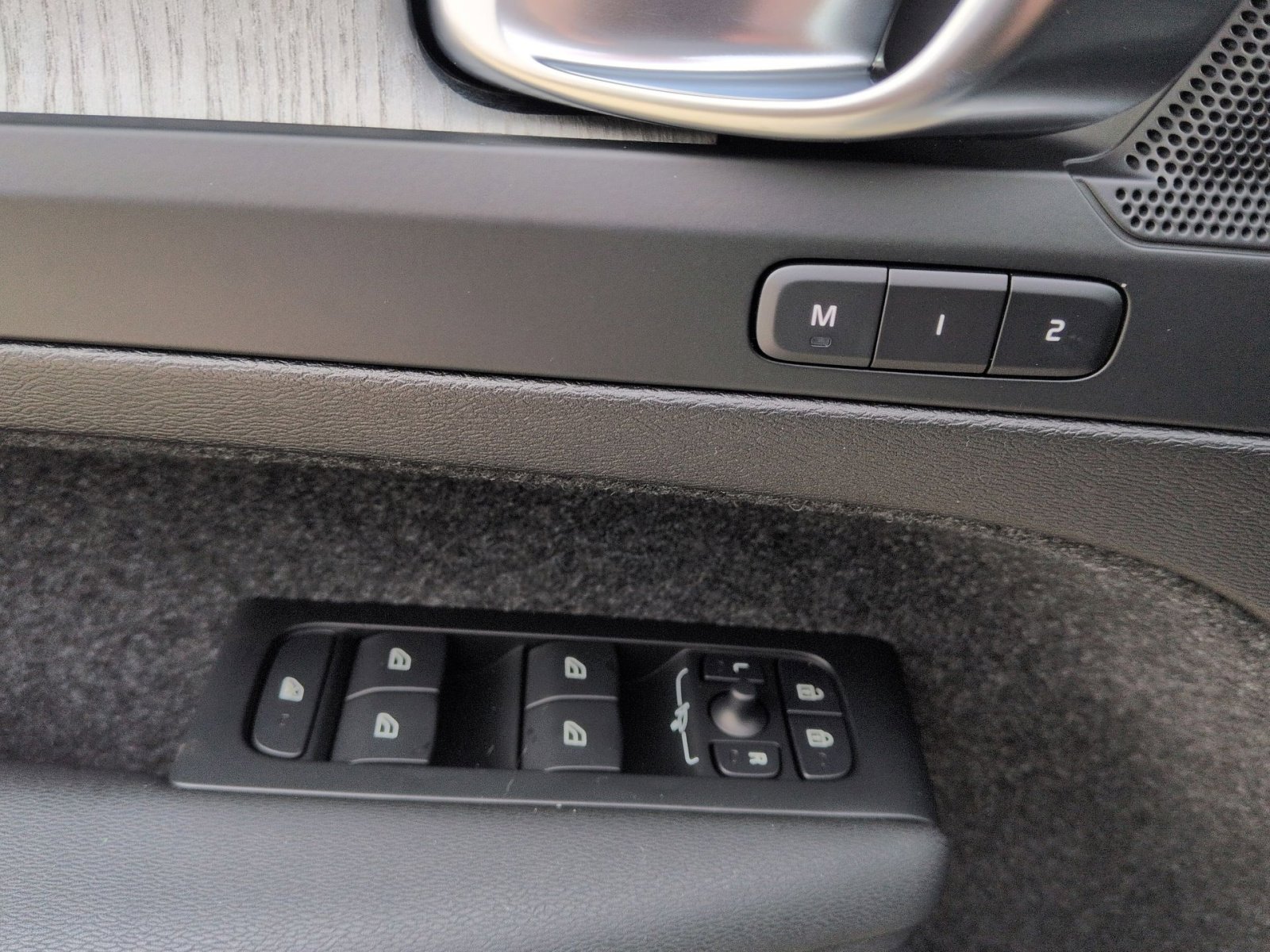 New 2026 Volvo XC40 B5 Plus w/ Protection Package Premier image 15