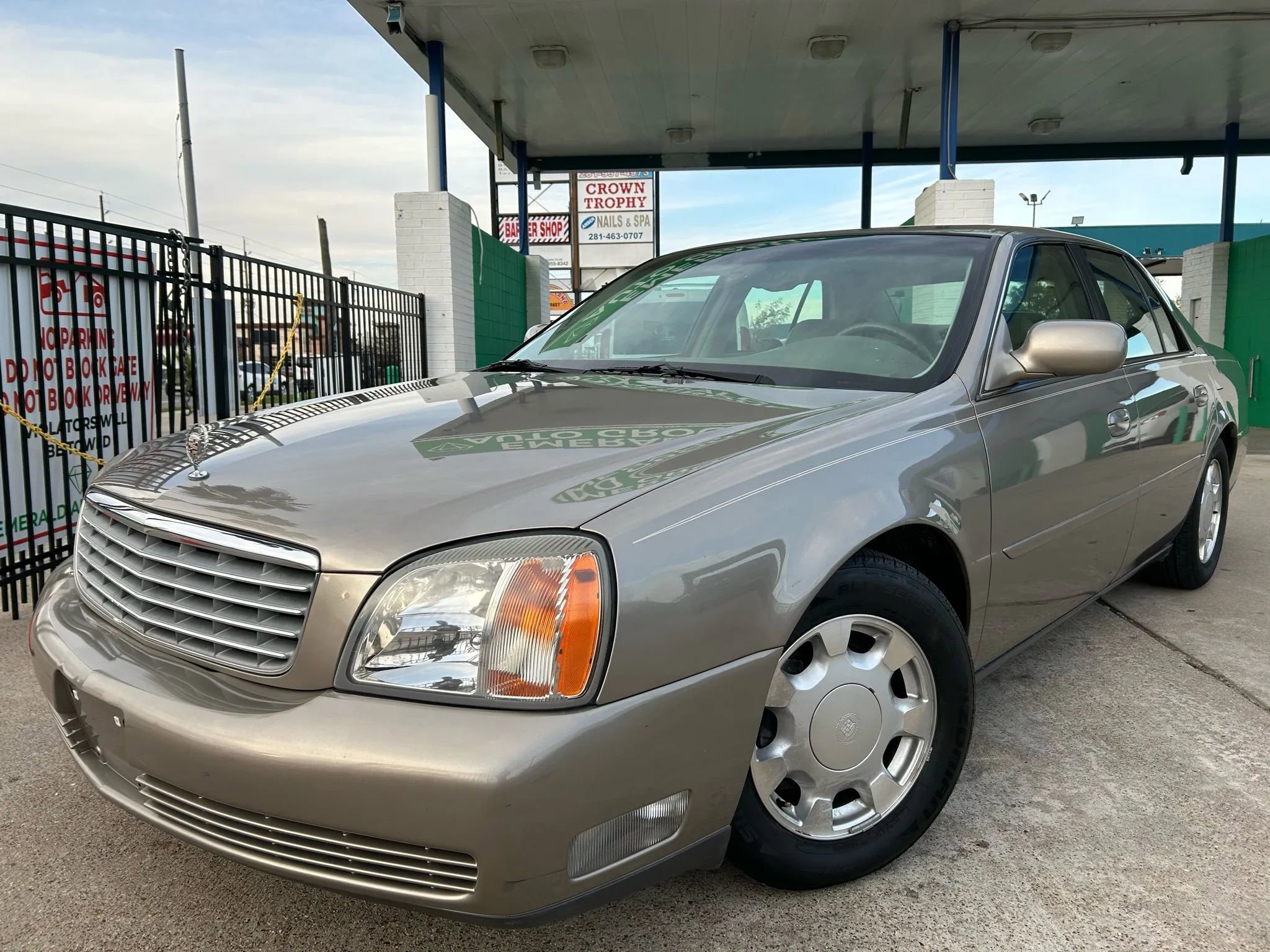 Used 2000 Cadillac De Ville Sedan w/ Comfort/Convenience Pkg FWD image 2