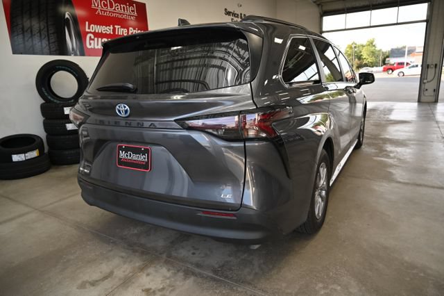 Used 2025 Toyota Sienna LE AWD/4WD image 6