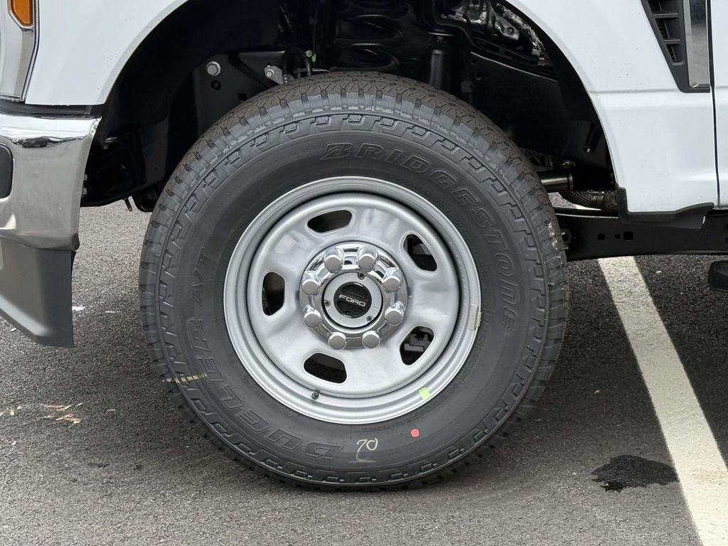 New 2026 Ford F350 XL w/ FX4 Off-Road Package AWD/4WD image 7