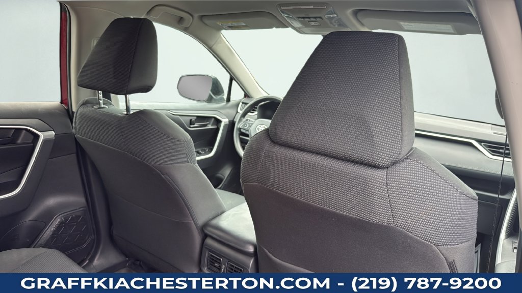 Used 2021 Toyota RAV4 LE AWD/4WD image 34