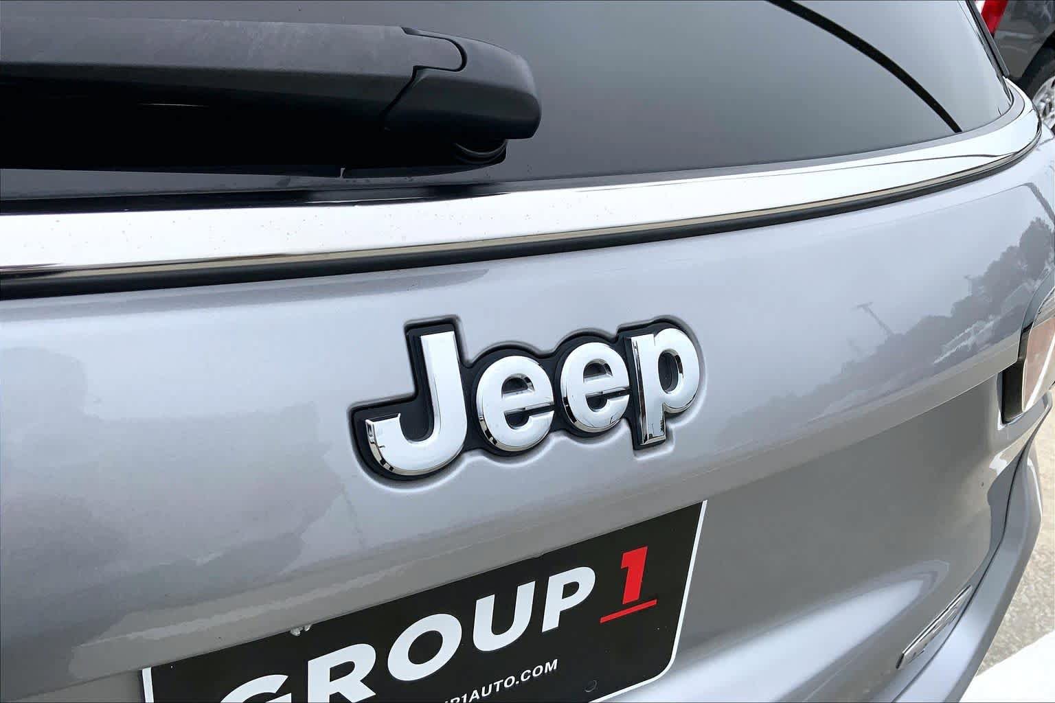 Used 2022 Jeep Compass Latitude w/ Sun and Sound Group AWD/4WD image 31