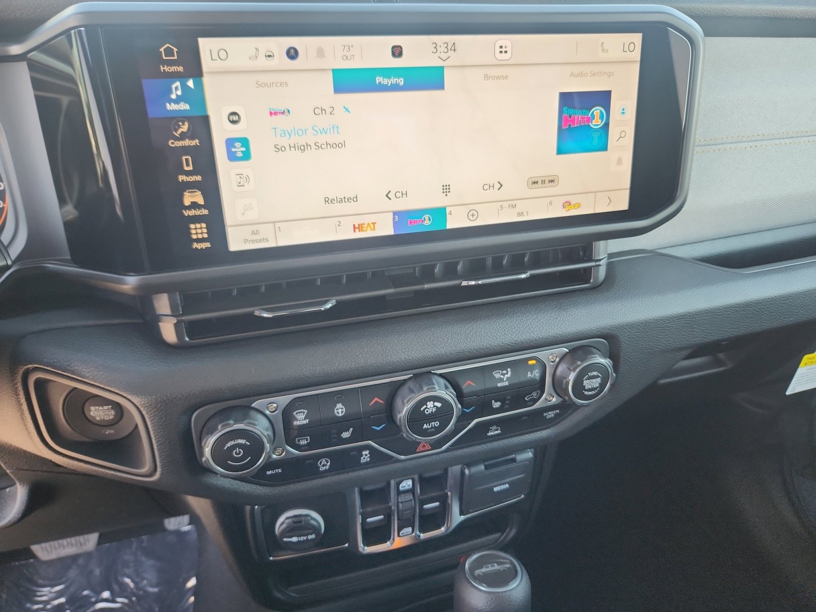 New 2025 Jeep Gladiator Sport image 13