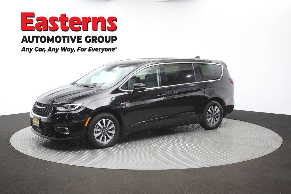 Used 2024 Chrysler Pacifica Limited FWD image 57