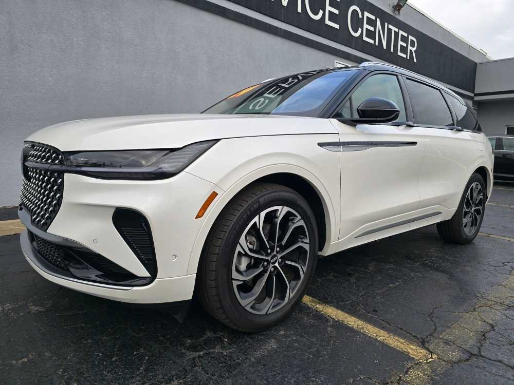 Used 2024 Lincoln Nautilus Reserve w/ Equipment Group 203A image 7