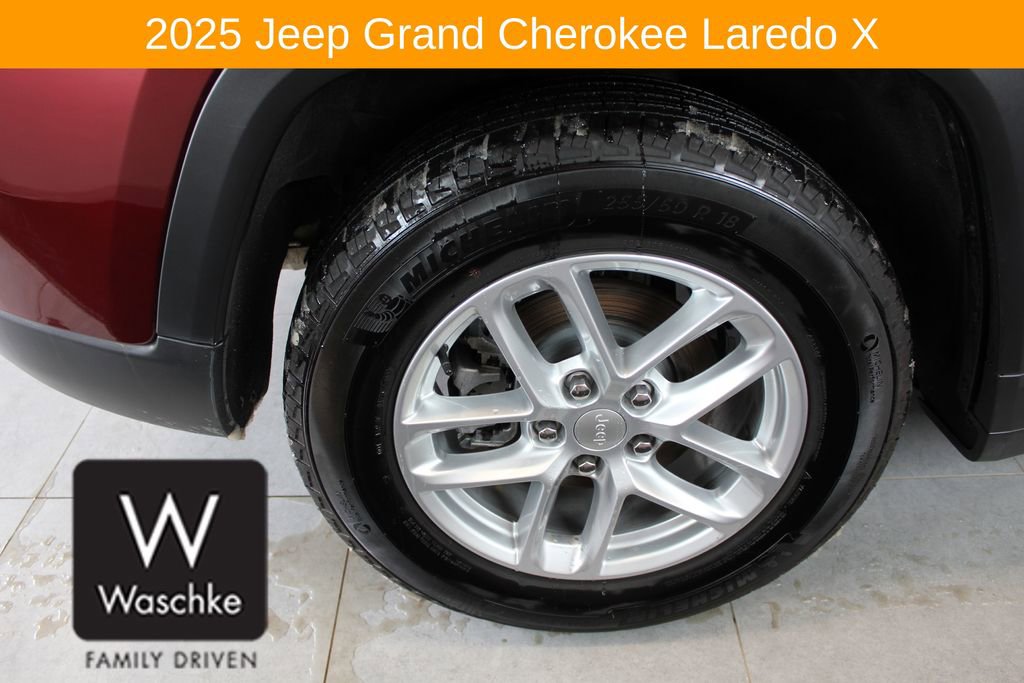 Used 2025 Jeep Grand Cherokee Laredo X w/ Trailer Tow Package AWD/4WD image 14