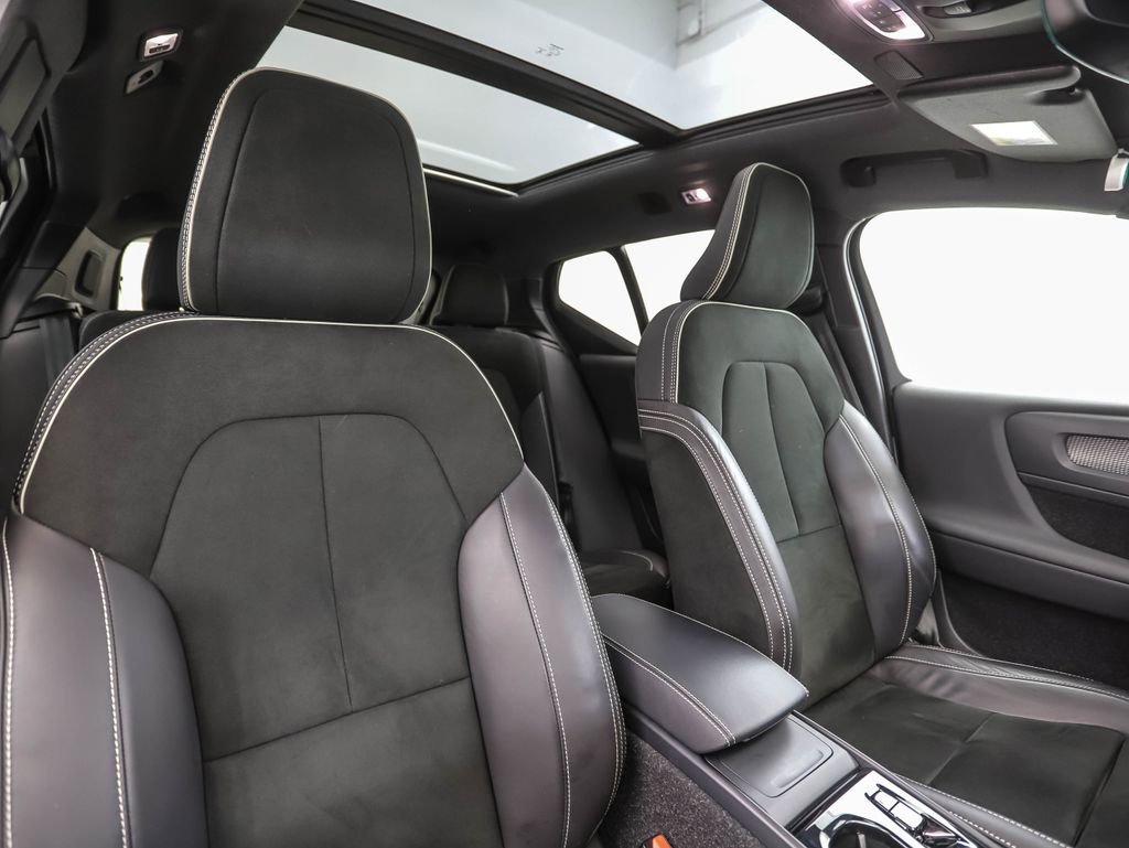 Used 2021 Volvo XC40 T5 R-Design w/ Protection Package Premier image 32