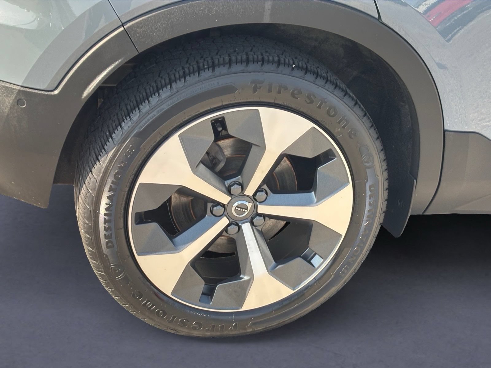 Used 2023 Volvo XC40 B4 Ultimate FWD image 9