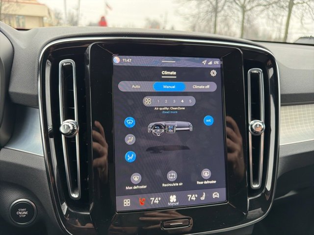 Used 2026 Volvo XC40 B5 Core w/ Climate Package image 13