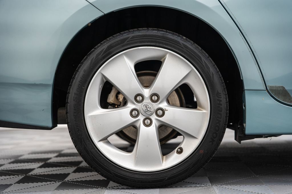 Used 2015 Toyota Prius Five FWD image 18