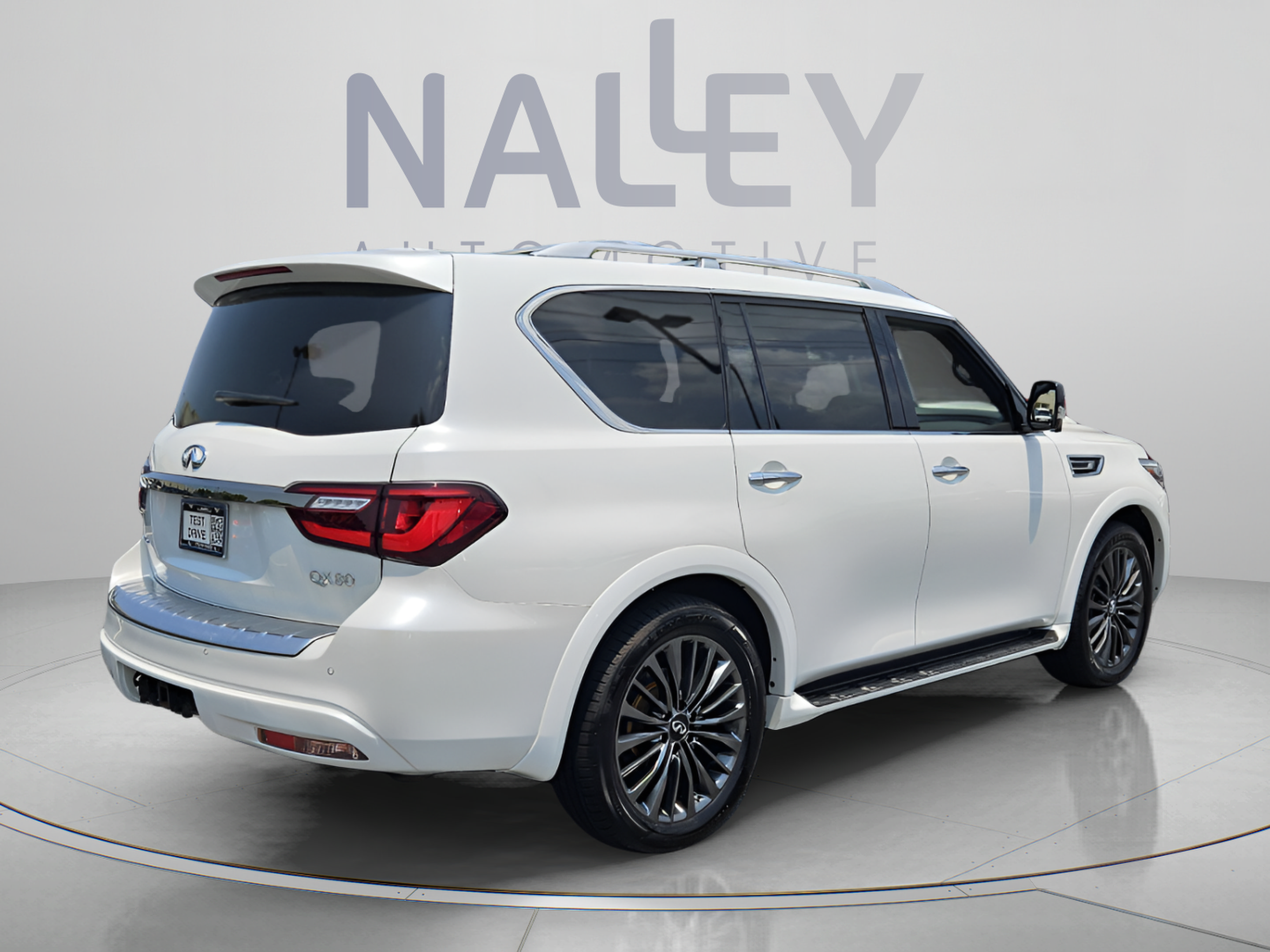 Used 2024 INFINITI QX80 Sensory AWD/4WD image 5