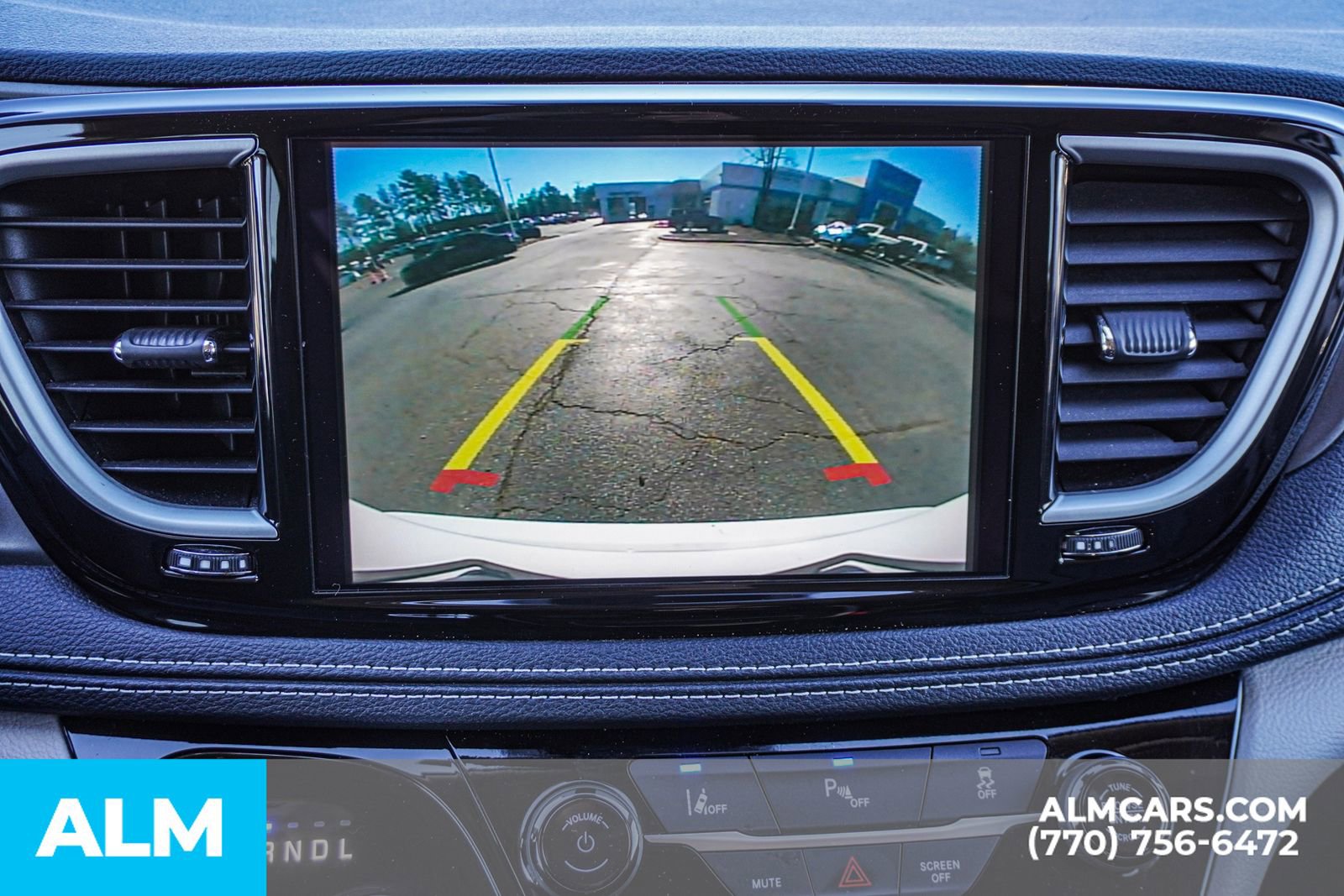 Used 2024 Chrysler Pacifica Select image 40