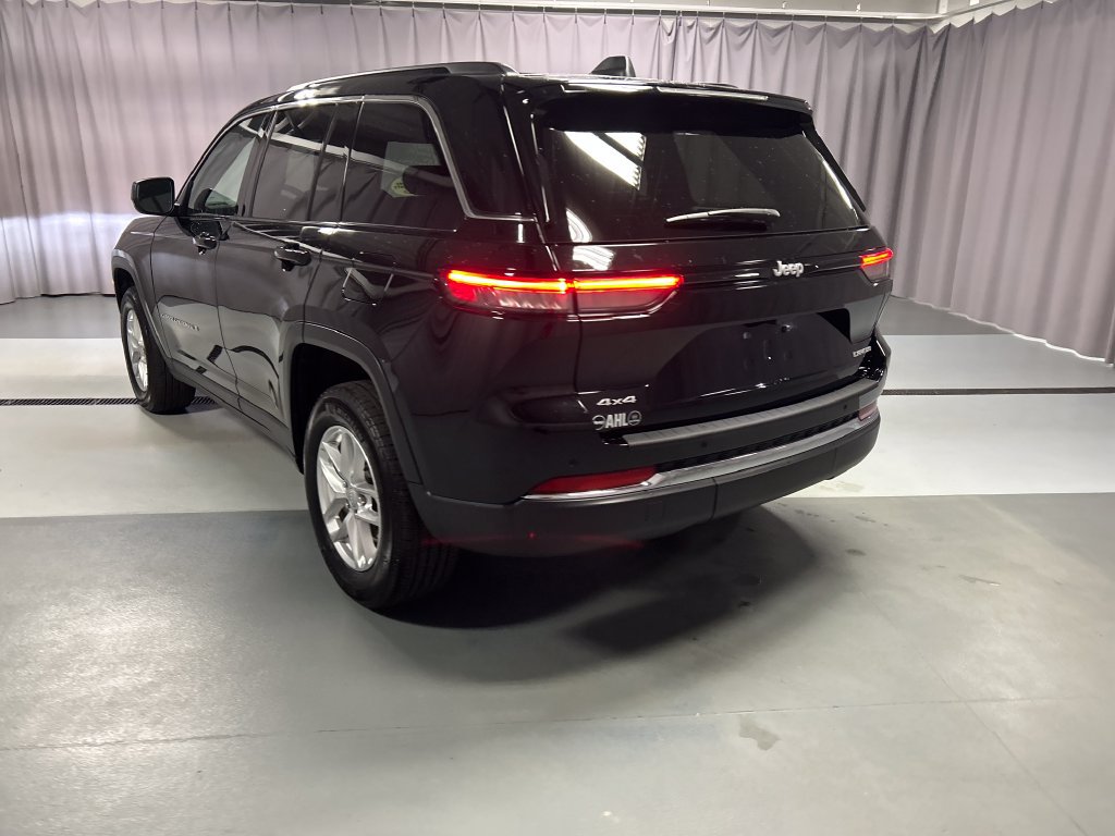 Used 2025 Jeep Grand Cherokee Laredo X w/ Luxury Tech Group I AWD/4WD image 5