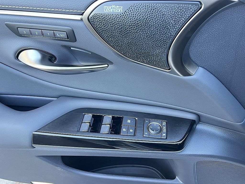 New 2025 Lexus ES 350 w/ Premium Package image 19