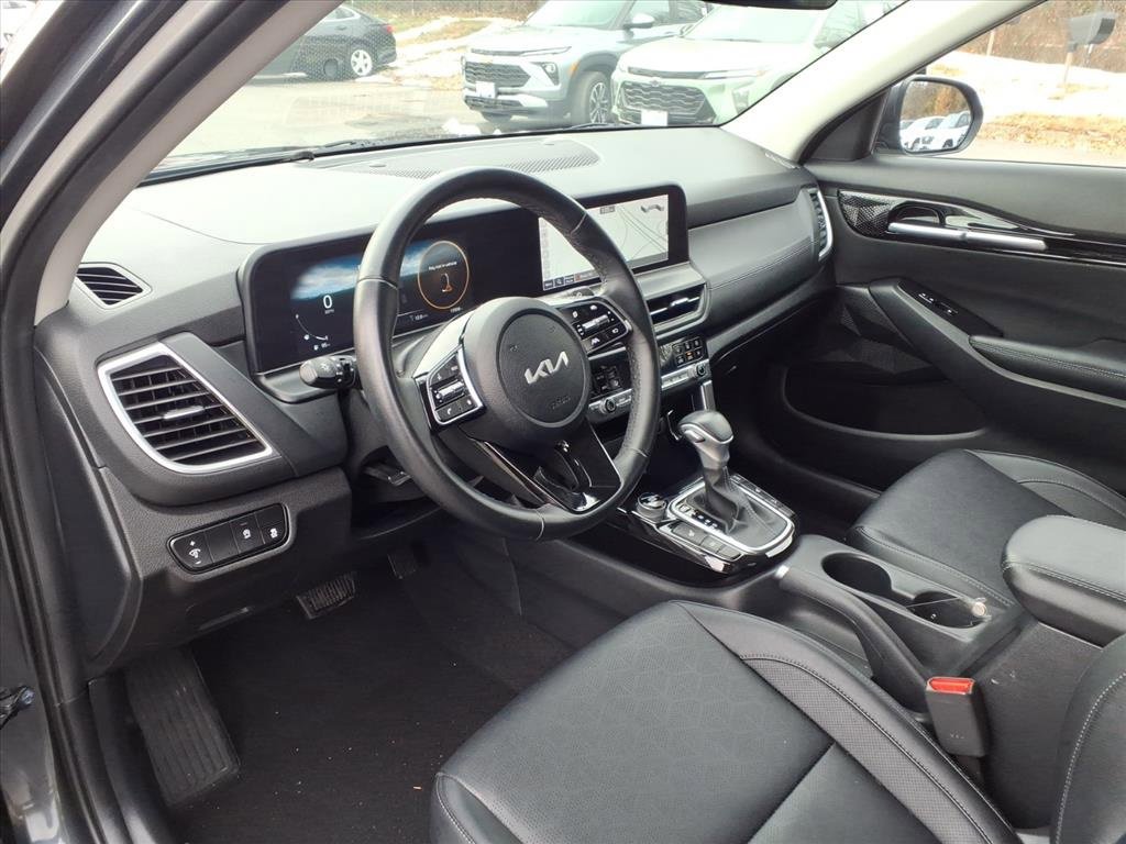 Used 2024 Kia Seltos EX image 13