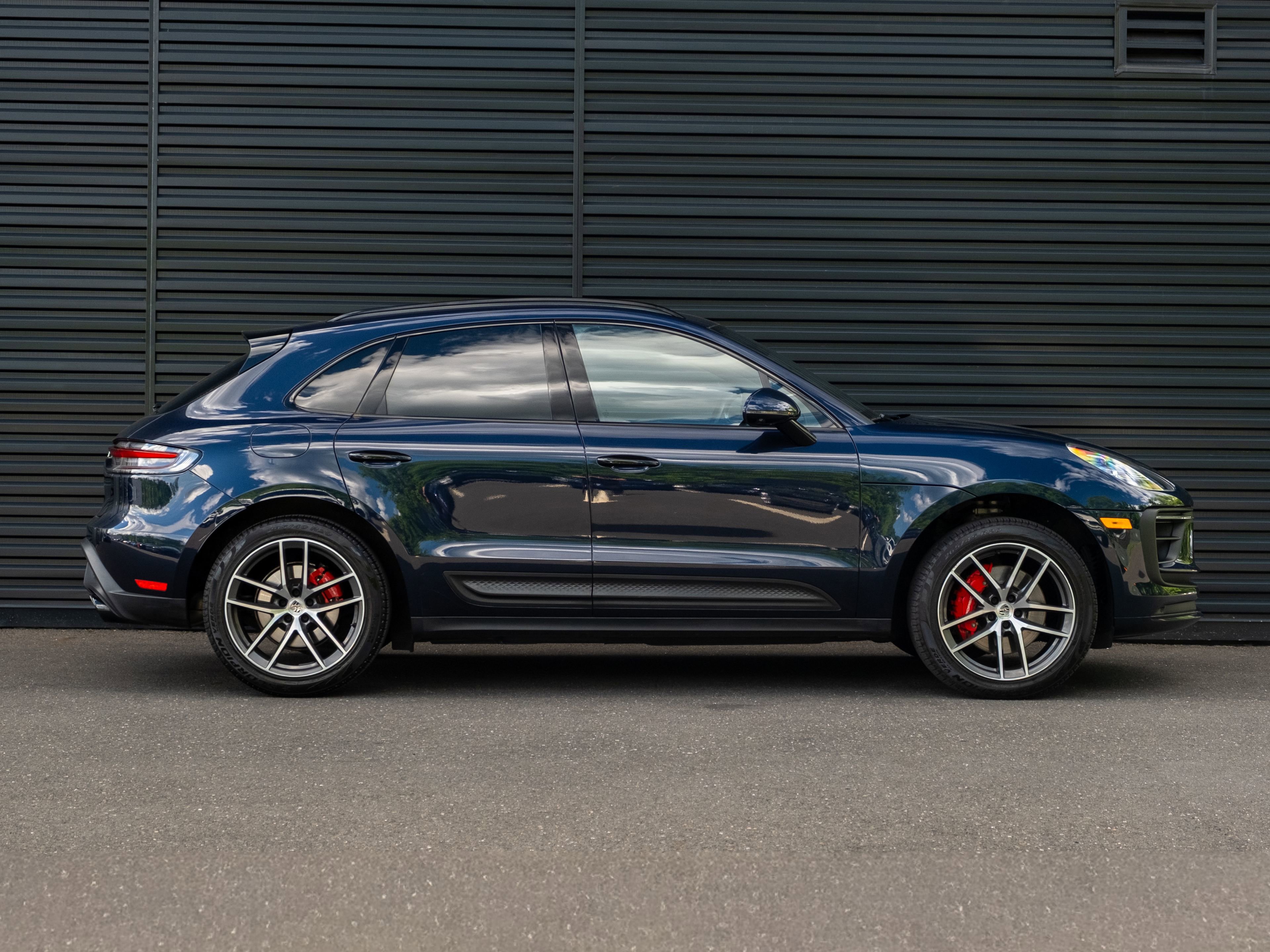 Certified 2023 Porsche Macan S AWD/4WD image 9