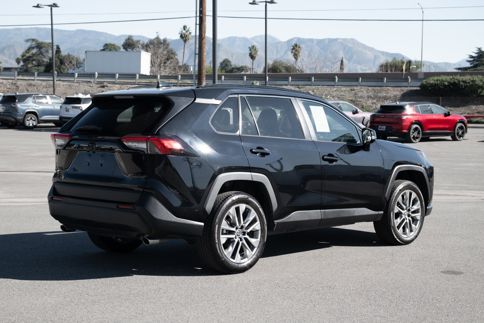 Used 2023 Toyota RAV4 XLE Premium image 4