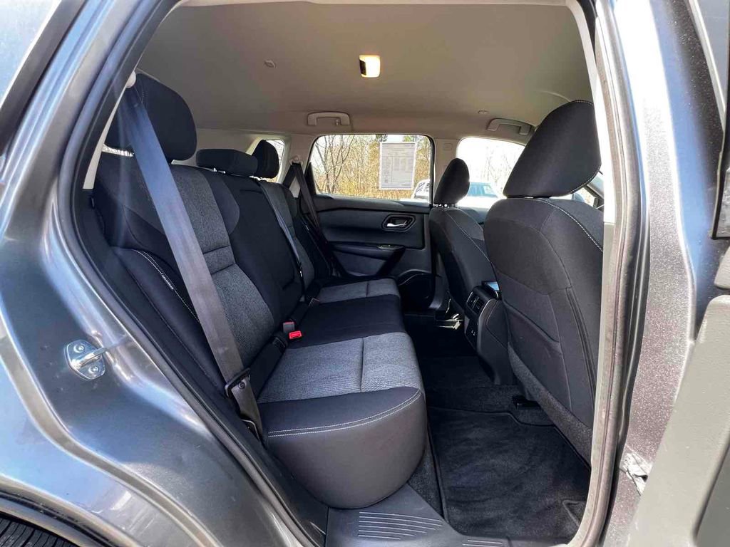 Used 2024 Nissan Rogue SV image 18