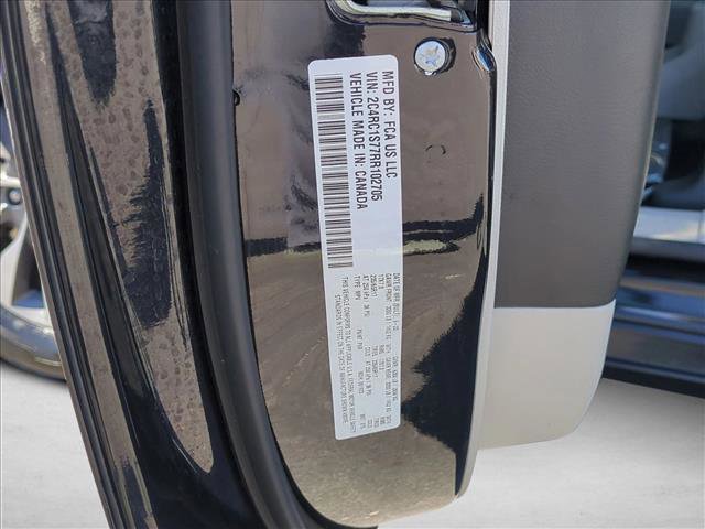 Used 2024 Chrysler Pacifica Select image 25