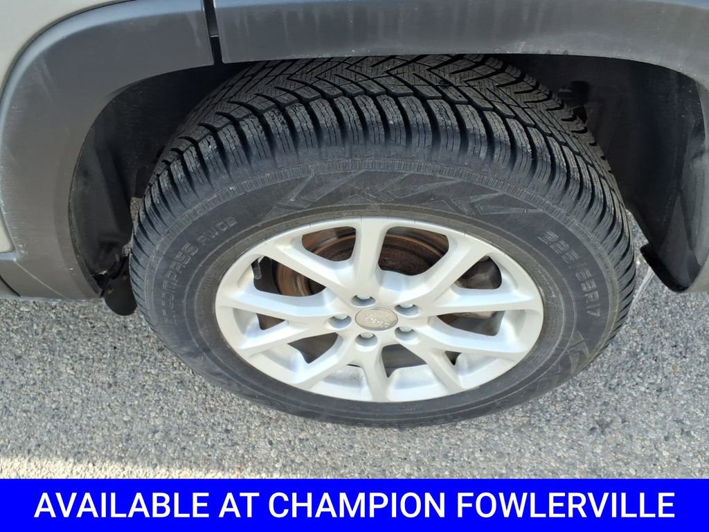 Used 2016 Jeep Cherokee Latitude w/ Cold Weather Group image 7