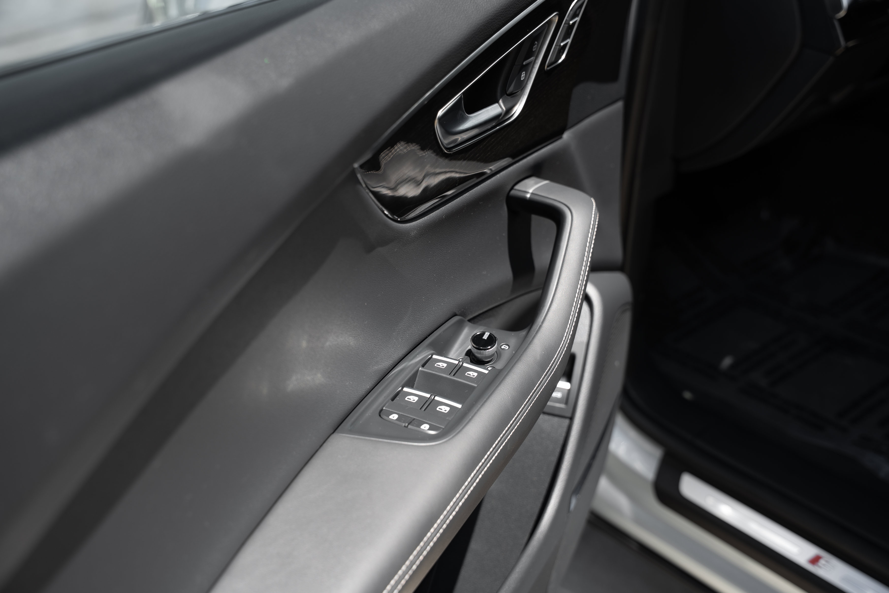 Certified 2025 Audi Q8 Premium Plus w/ Premium Plus Package AWD/4WD image 21
