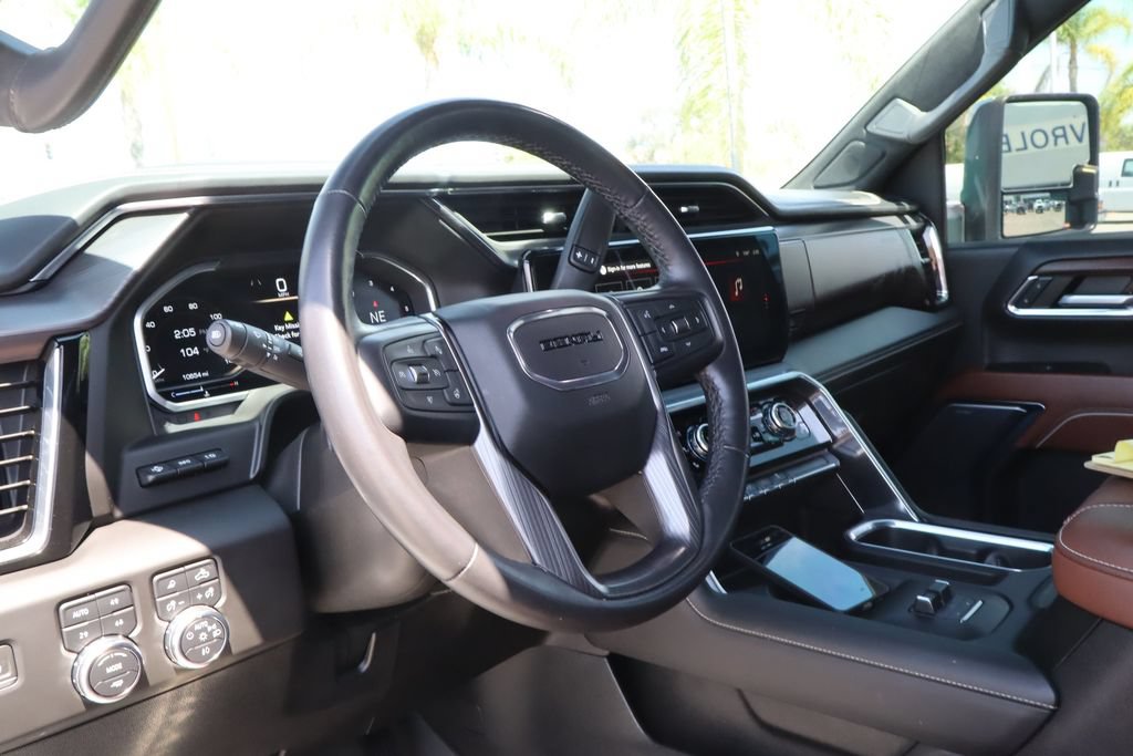 Used 2024 GMC Sierra 3500 Denali Ultimate AWD/4WD image 18