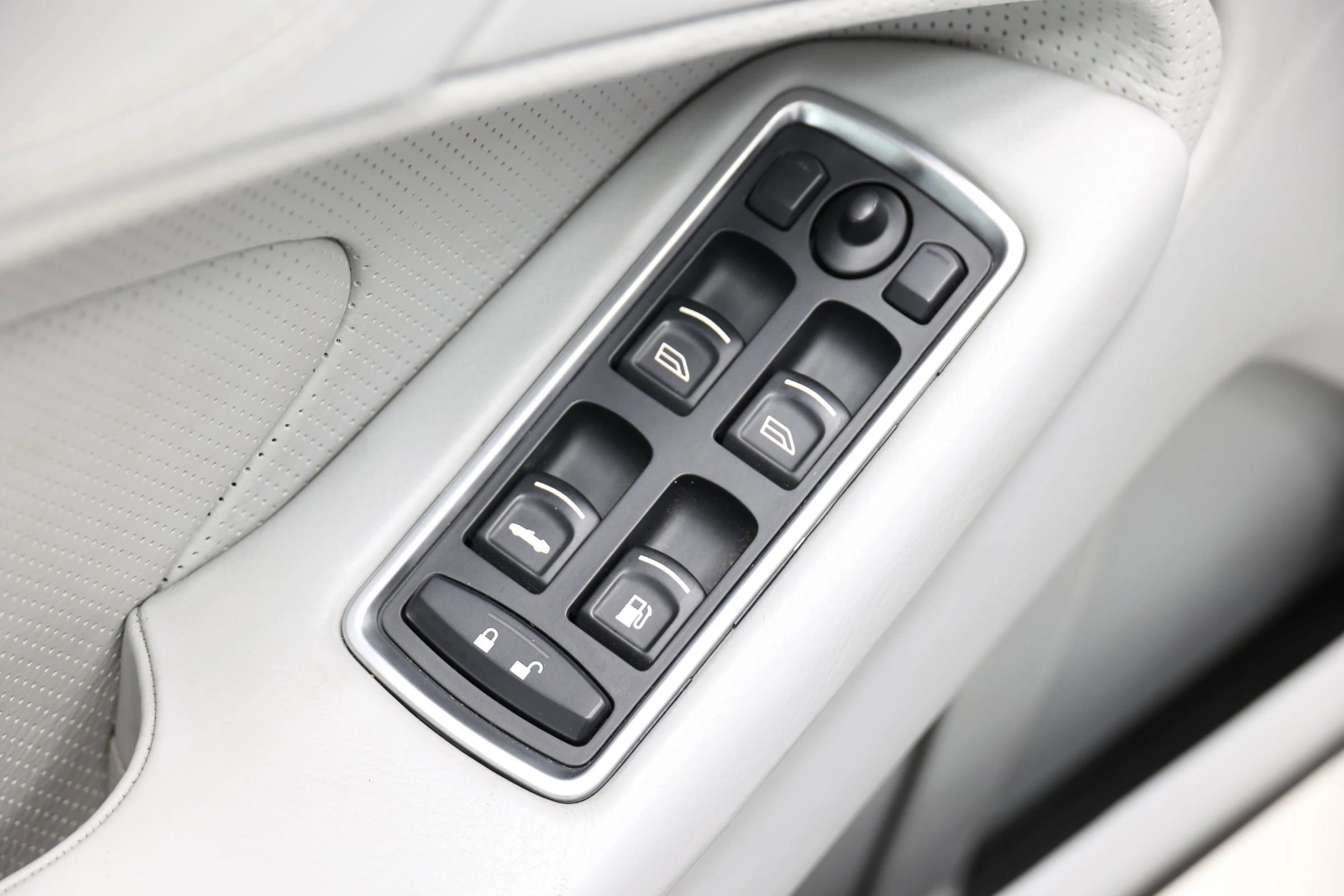 Used 2014 Aston Martin Vanquish Volante RWD image 14