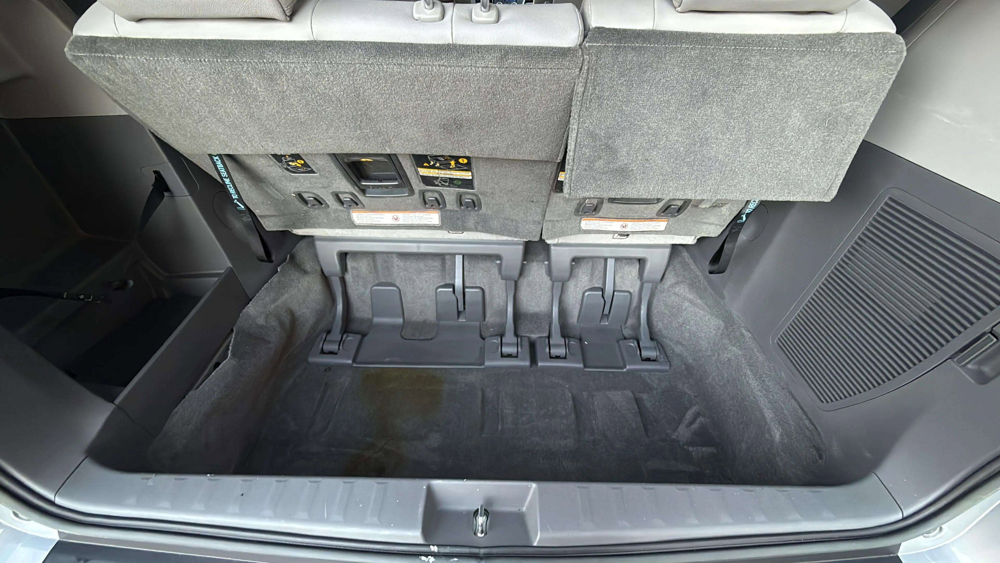 Used 2018 Toyota Sienna XLE image 14