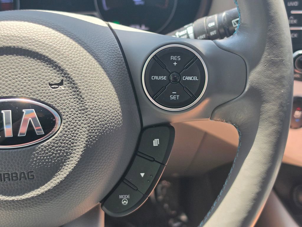 Used 2018 Kia Soul EV + w/ Sun & Fun Package FWD image 31