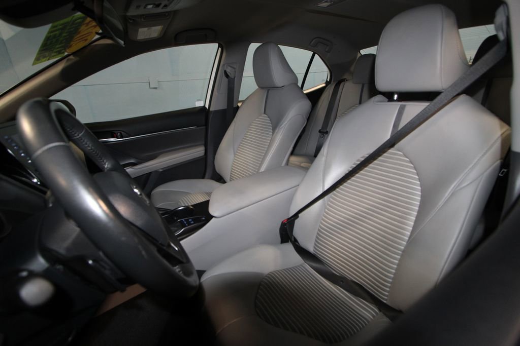 Used 2024 Toyota Camry SE FWD image 4